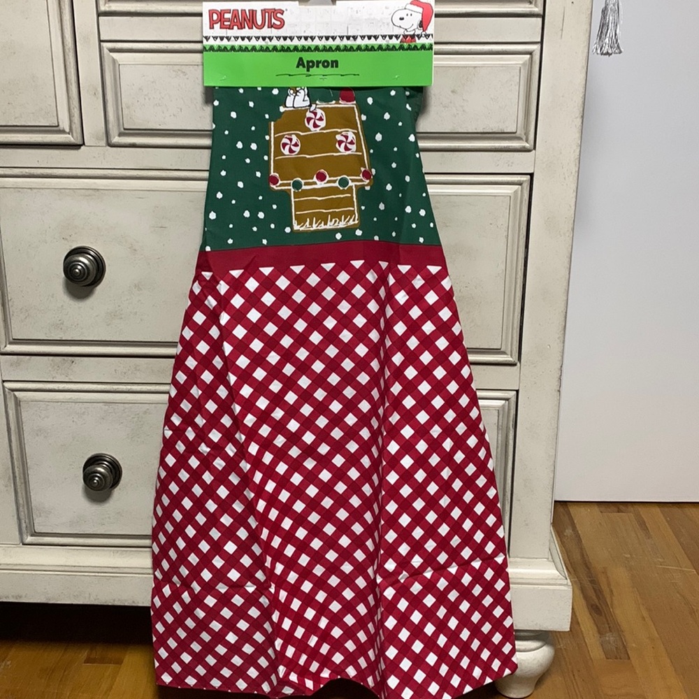Peanuts apron